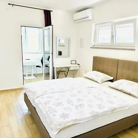 Apartment Marco Lukas Patrick: Quiet With Parking Near Center Pula
