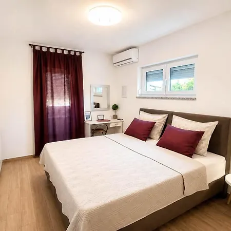 Marco,lukas,patrick,david,blizu Centra I Mora Sa Free Privatnim Parkingom Apartamento