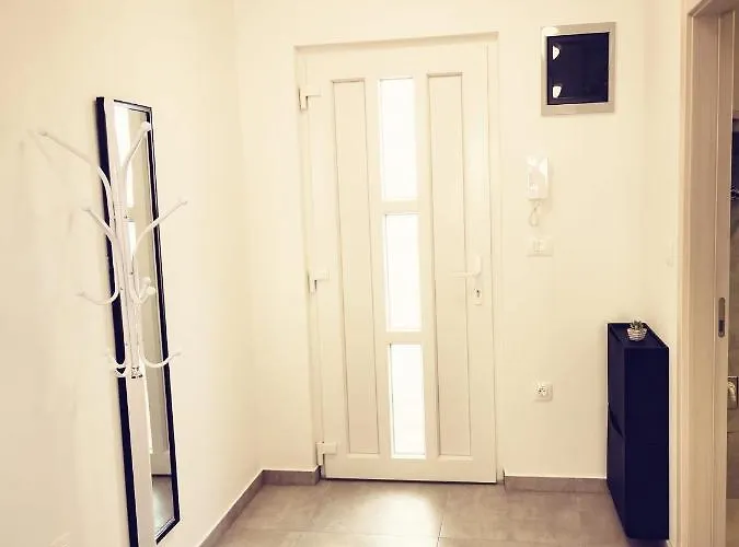 Marco,lukas,patrick,david,blizu Centra I Mora Sa Free Privatnim Parkingom Apartamento Pula