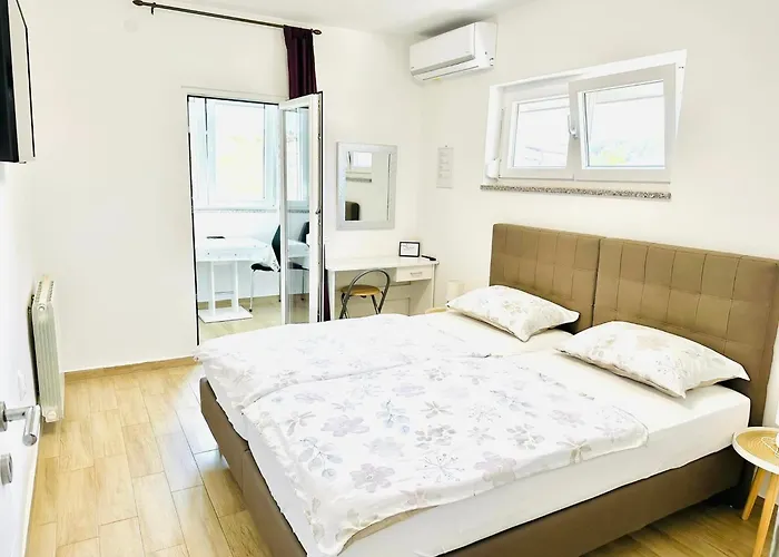 Apartamento Marco,lukas,patrick,david,blizu Centra I Mora Sa Free Privatnim Parkingom Pula