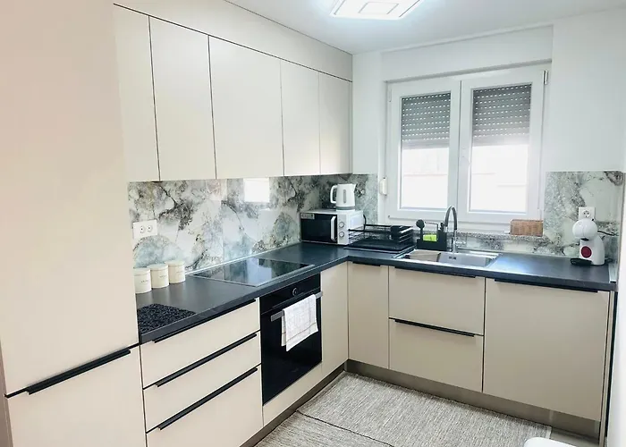 Marco,lukas,patrick,david,blizu Centra I Mora Sa Free Privatnim Parkingom Apartamento Pula