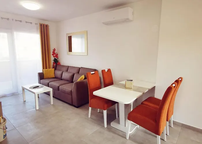 Marco Lukas Patrick: Quiet With Parking Near Center Apartman